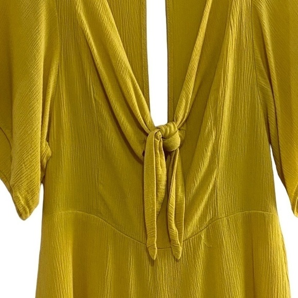 Aqua mustard yellow short sleeve front tie cut out romper Size M - Picture 2 of 5